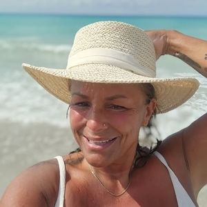 Meet your Posher, Linda